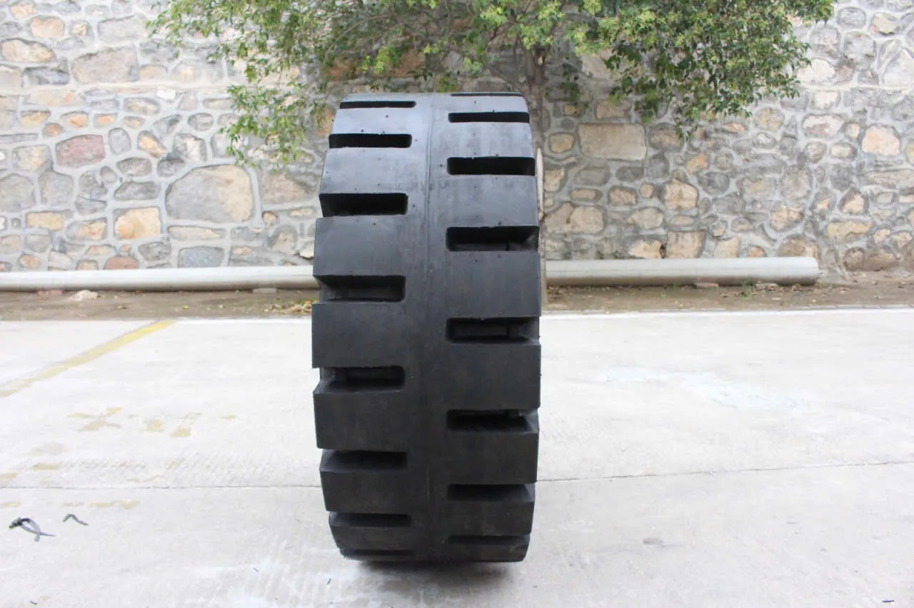 Lốp xúc lật 20.5/70-16 L5 Vinwin Lốp xúc lật 20.5/70-16 L5 Vinwin