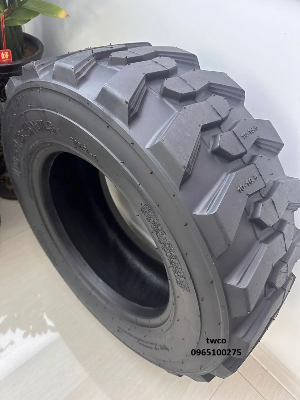 Lốp 10-16.5 TL SK1 16PR Vinwin Lốp 10-16.5 TL SK1 16PR Vinwin