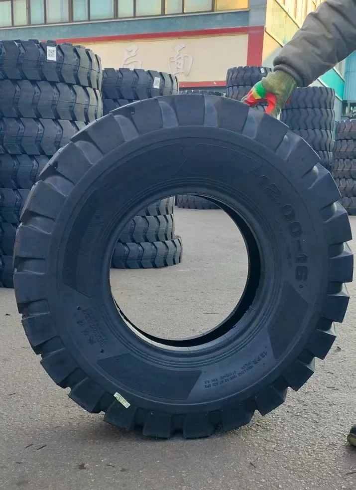 Lốp xúc lật 12.00-16 16PR Vinwin