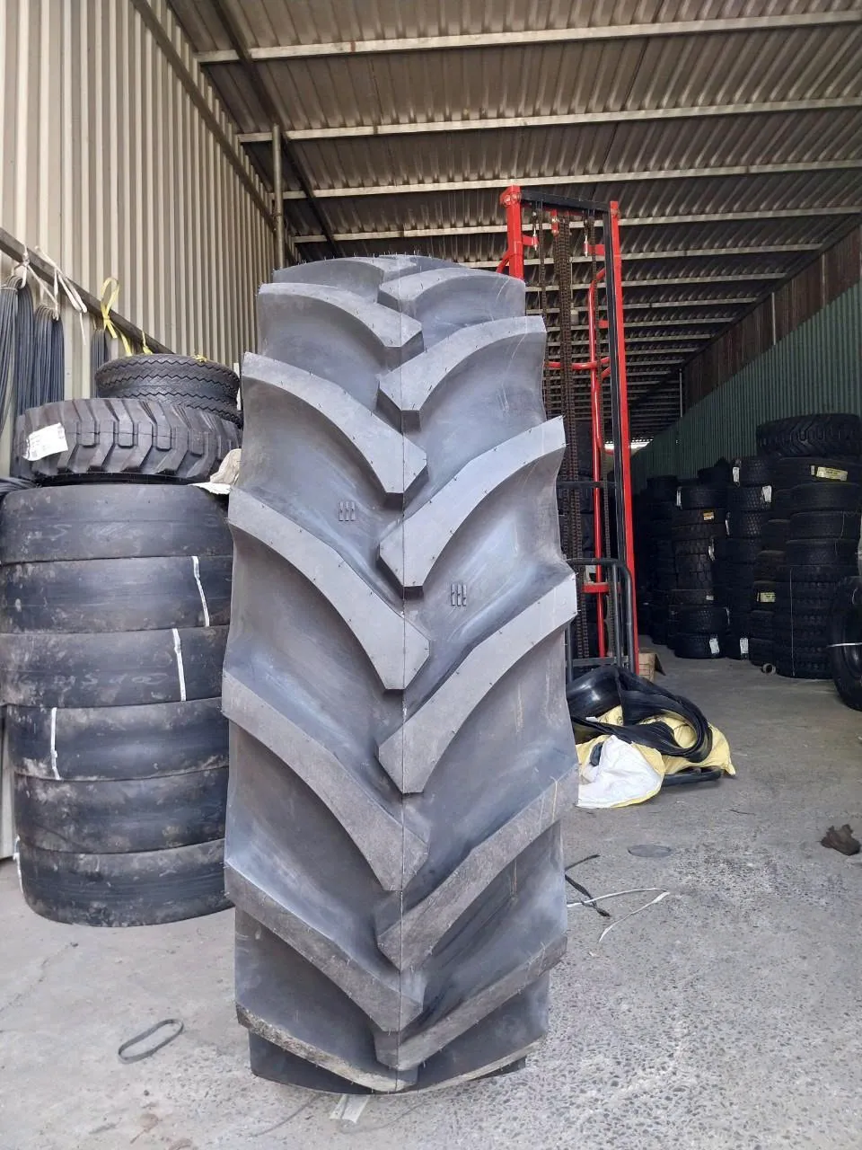 Lốp 18.4-30TL Apolo 14 Pr Lốp 18.4-30TL Apolo 14 Pr