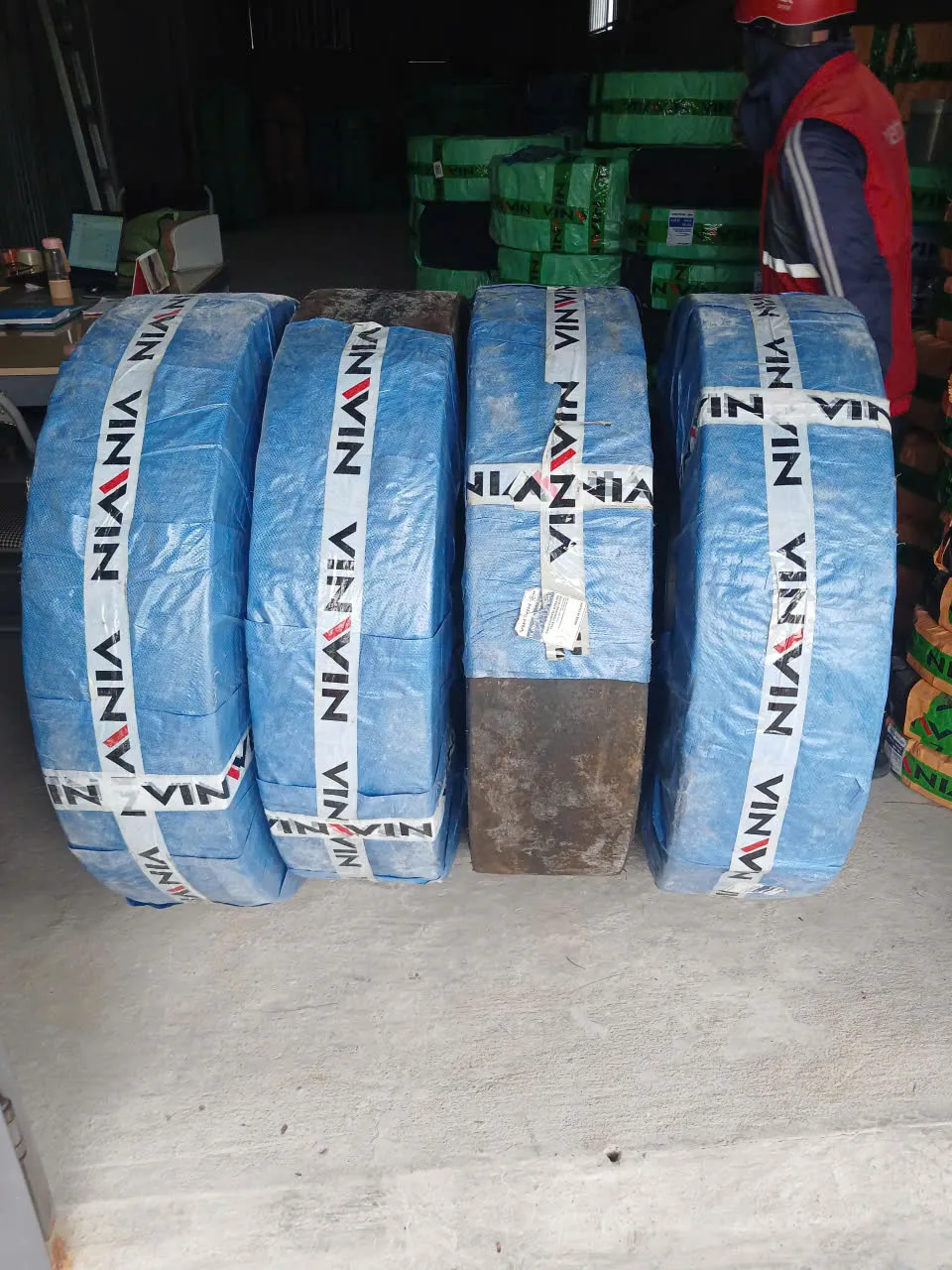 Lốp xe lu láng 9.00-20 C1 16PR Vinwin Lốp xe lu láng 9.00-20 C1 16PR Vinwin