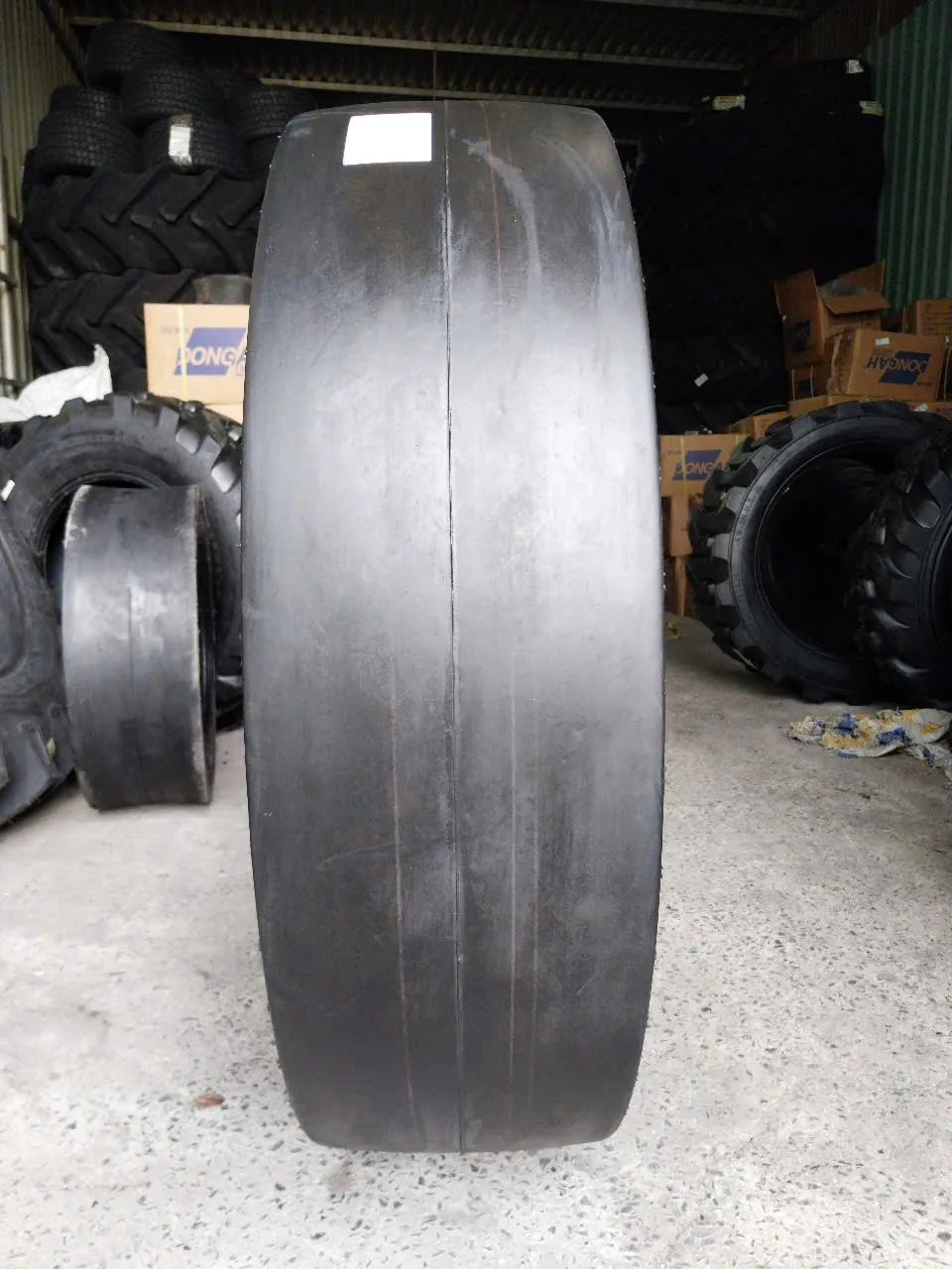 Lốp xe lu láng 13/80-20 C1 16PR Vinwin Lốp xe lu láng 13/80-20 C1 16PR Vinwin