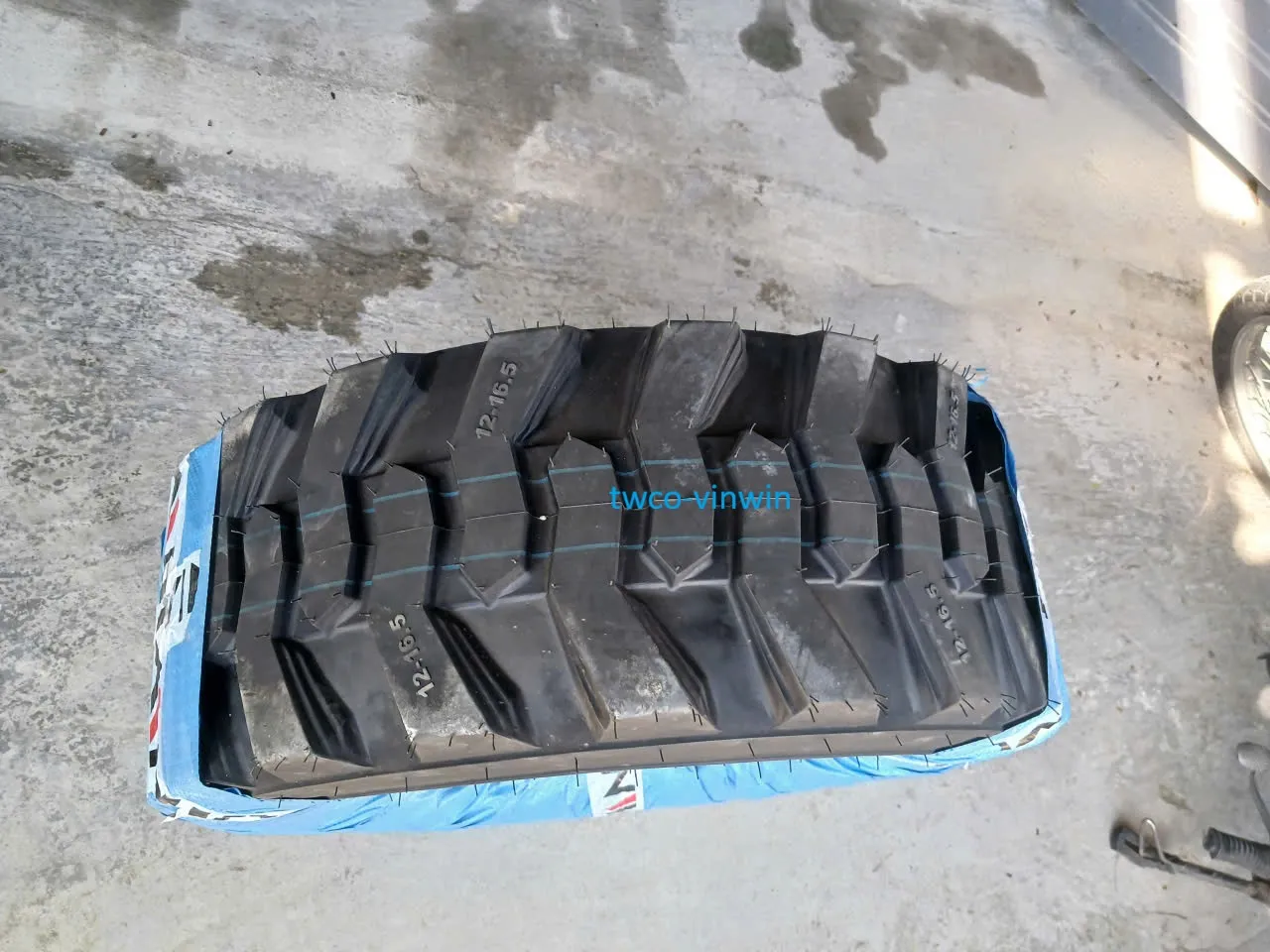 Lốp 12-16.5 TL SK1 Vinwin