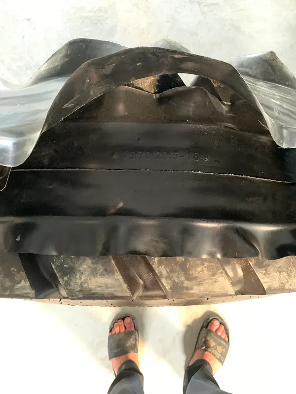 Yếm lốp xúc lật