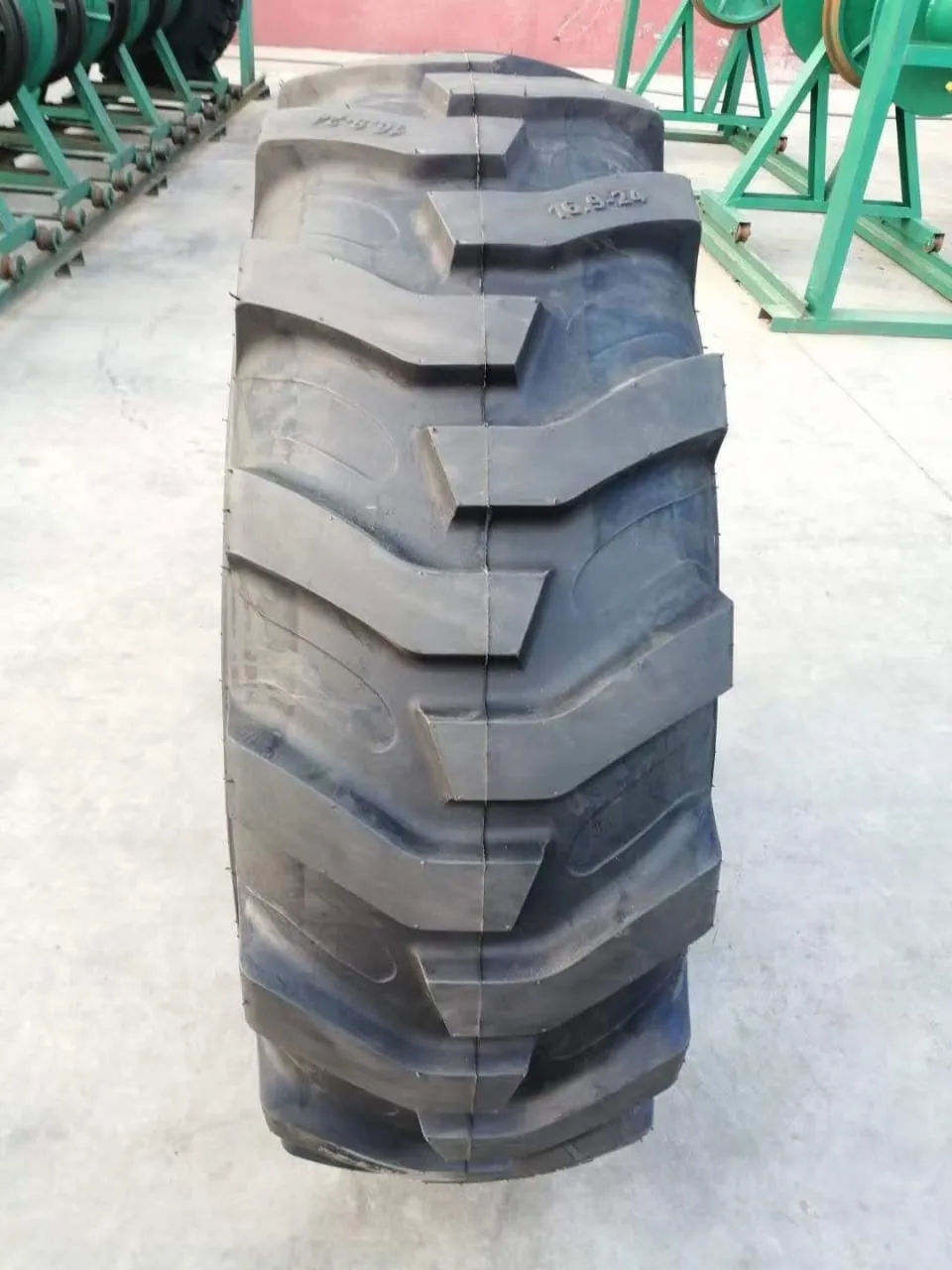 Lốp nông nghiệp 16.9-24 TT Lốp nông nghiệp 16.9-24 TT