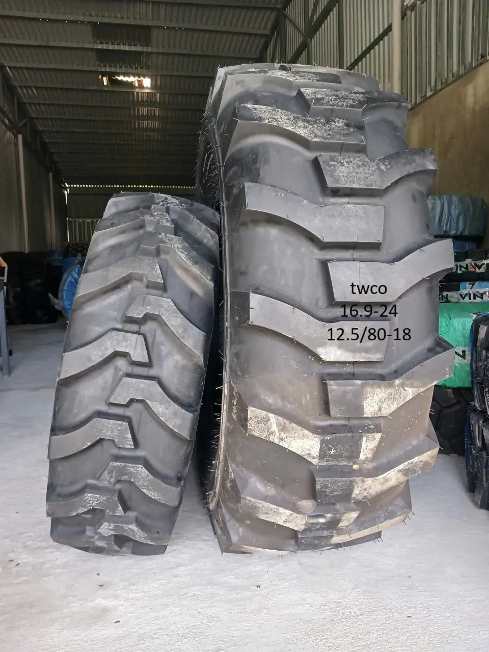 Lốp xúc lật 12.5/80-18 16PR Vinwin Lốp xúc lật 12.5/80-18 16PR Vinwin
