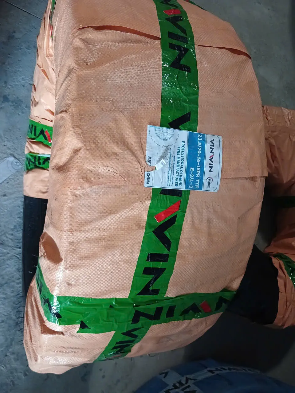 Lốp xúc lật 23.5/70-16/18PR E3 TT Vinwin