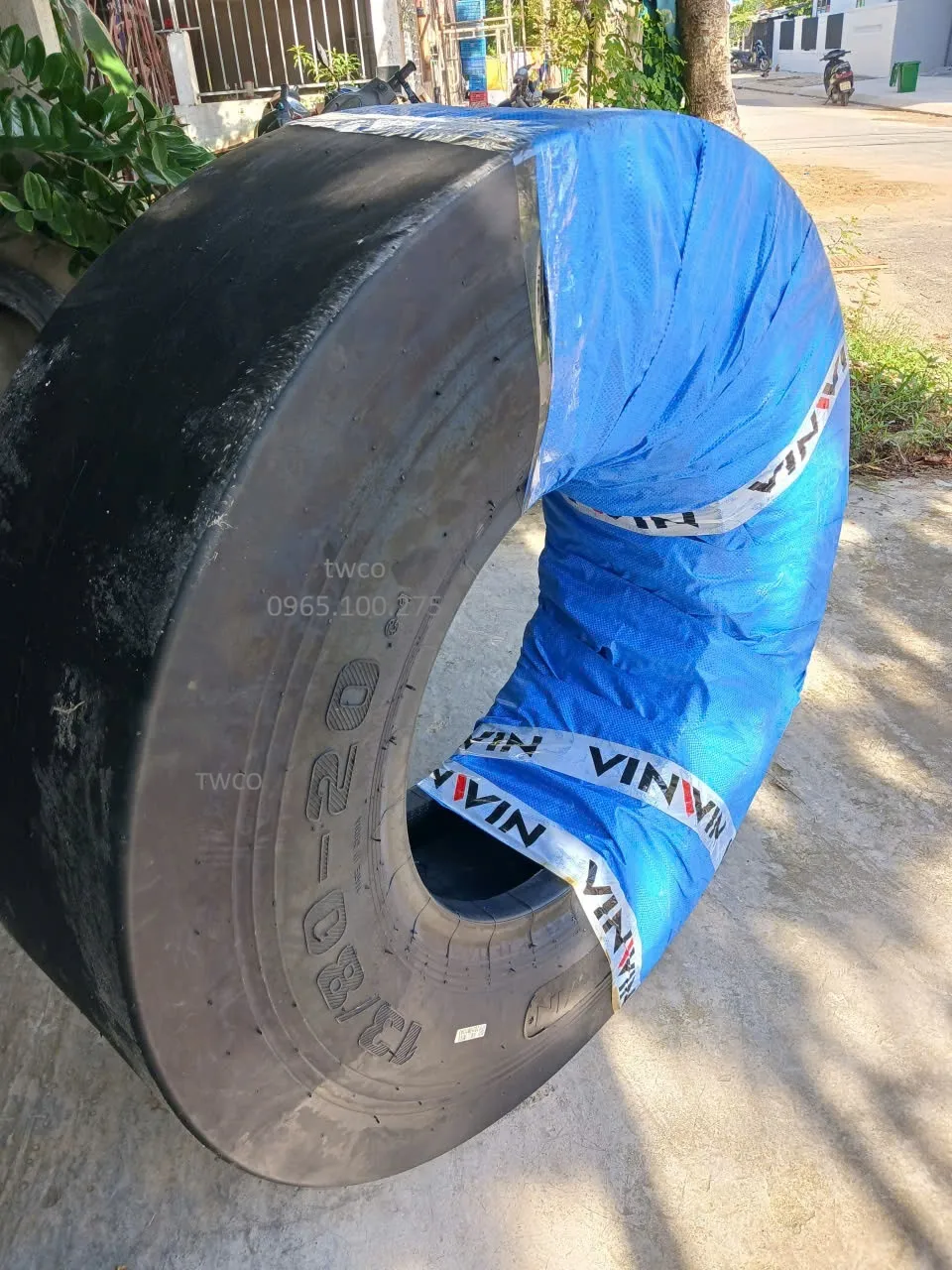 Lốp xe lu láng 13/80-20 C1 16PR Vinwin Lốp xe lu láng 13/80-20 C1 16PR Vinwin