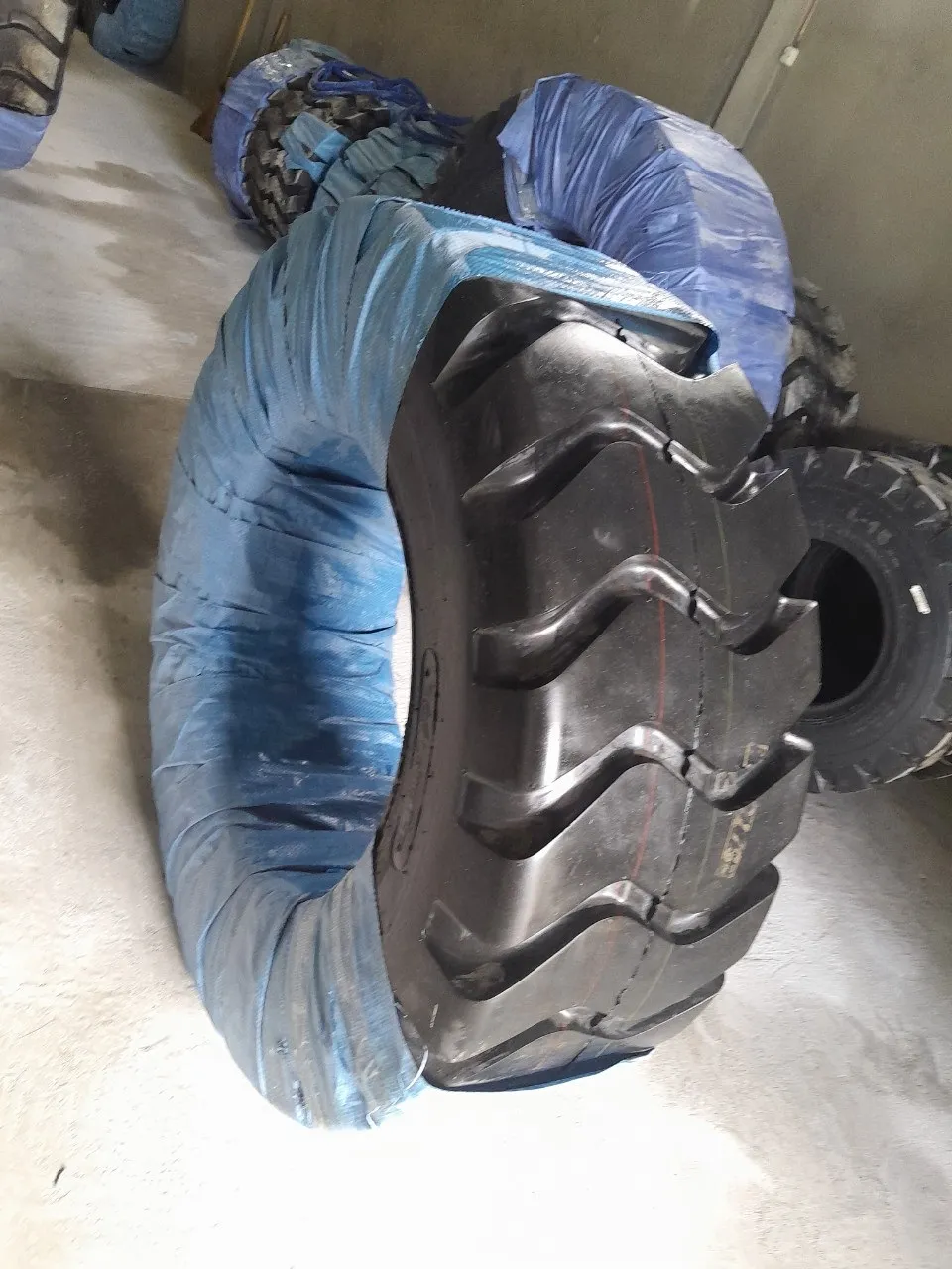 Lốp xúc lật 16/70-24 E3 Lốp xúc lật 16/70-24 E3