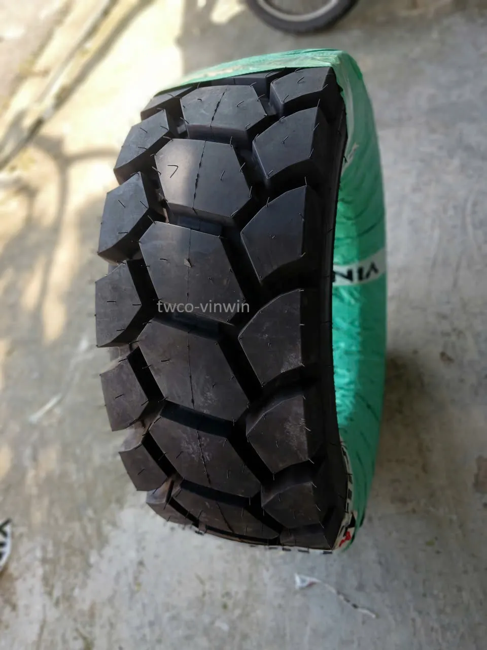 Lốp 12-16.5 SK3 16PR Vinwin