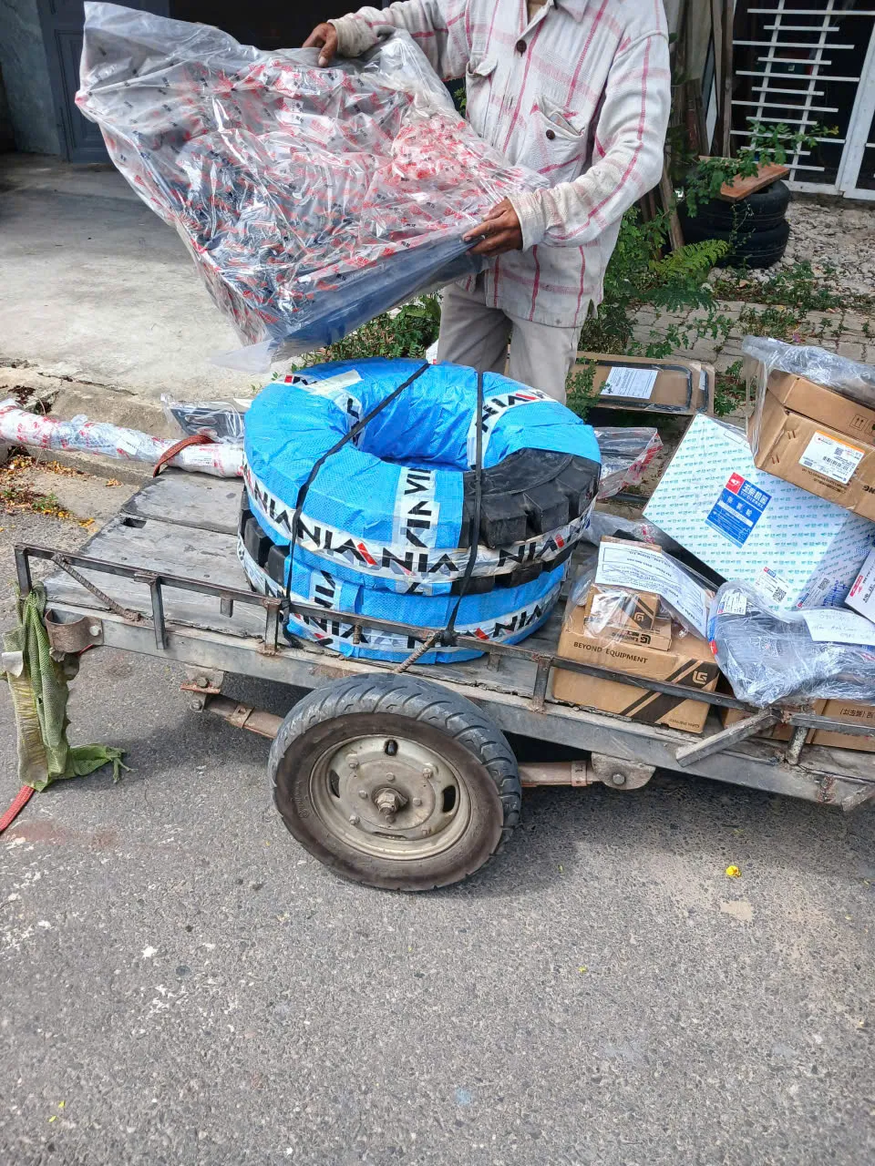 Lốp xe nâng đặc 7.00-12 Lốp xe nâng đặc 7.00-12